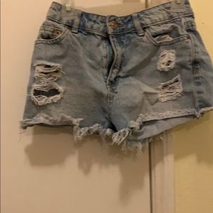 Cute riped light wash shorts